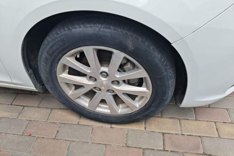 Used Chevrolet Malibu 2014 2.0L Automatic Luxury Edition Right Front Wheel Hub