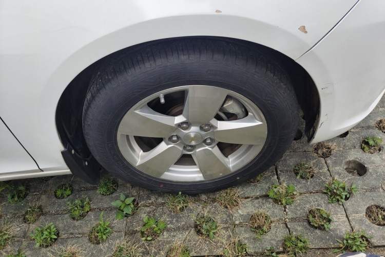 Used Chevrolet Malibu 2014 1.6T Automatic Comfort Edition Right Front Wheel Hub