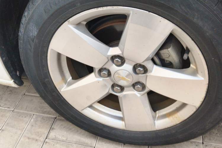 Used Chevrolet Malibu 2014 2.0L Automatic Comfort Edition Right Front Wheel Hub