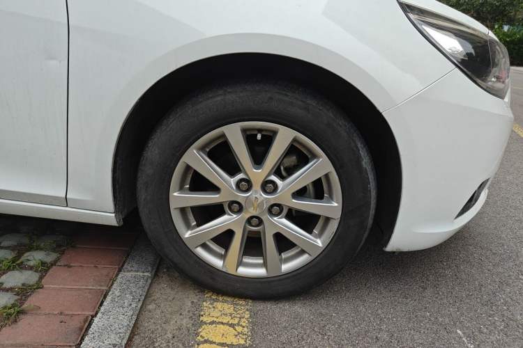 Used Chevrolet Malibu 2014 2.4L Automatic Luxury Edition Right Front Wheel Hub