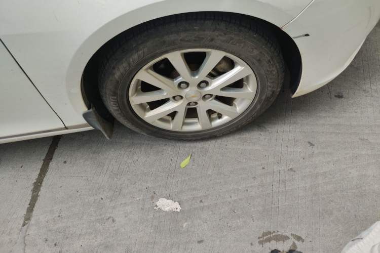 Used Chevrolet Malibu 2014 2.0L Automatic Luxury Edition Right Front Wheel Hub