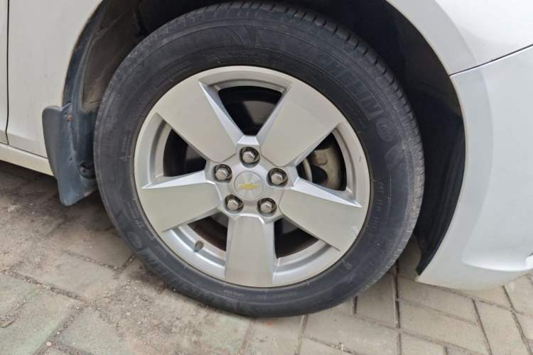 Used Chevrolet Malibu 2014 1.6T Automatic Comfort Edition Right Front Wheel Hub