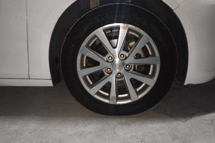 Used Chevrolet Malibu 2014 2.0L Automatic Luxury Edition Right Front Wheel Hub