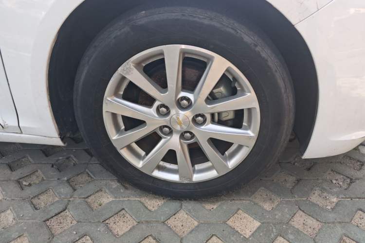 Used Chevrolet Malibu 2014 2.0L Automatic Luxury Edition Right Front Wheel Hub
