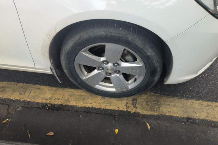 Used Chevrolet Malibu 2014 2.0L Automatic Comfort Edition Right Front Wheel Hub