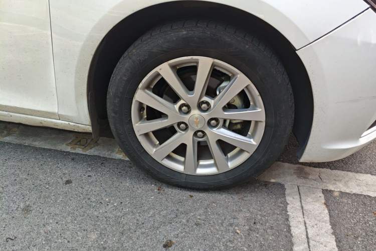 Used Chevrolet Malibu 2014 2.0L Automatic Luxury Edition Right Front Wheel Hub