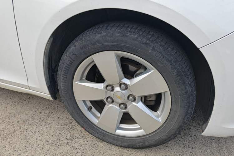 Used Chevrolet Malibu 2014 2.0L Automatic Comfort Edition Right Front Wheel Hub