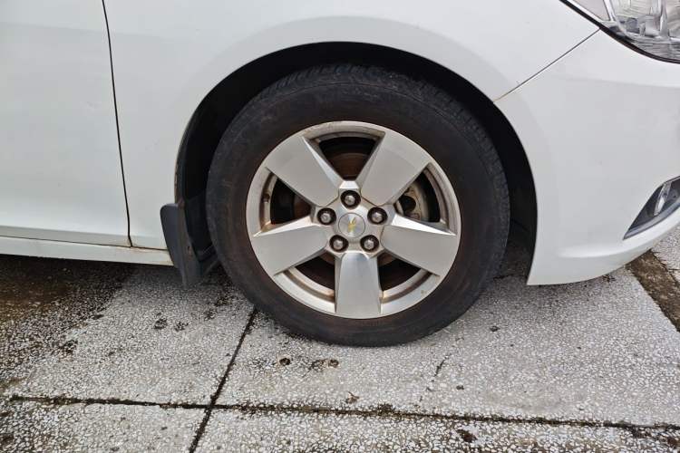 Used Chevrolet Malibu 2014 2.0L Automatic Comfort Edition Right Front Wheel Hub