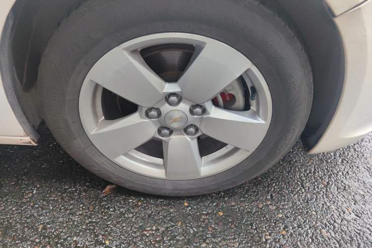 Used Chevrolet Malibu 2014 1.6T Automatic Comfort Edition Right Front Wheel Hub