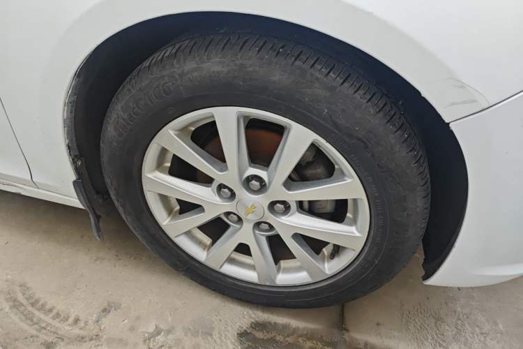 Used Chevrolet Malibu 2014 2.0L Automatic Luxury Edition Right Front Wheel Hub