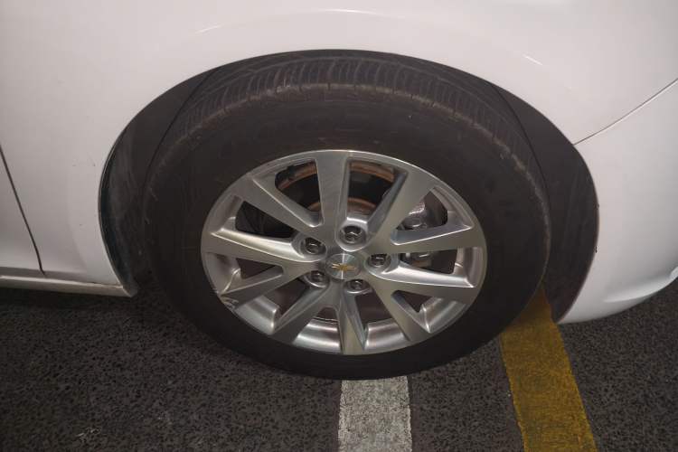 Used Chevrolet Malibu 2014 2.0L Automatic Luxury Edition Right Front Wheel Hub