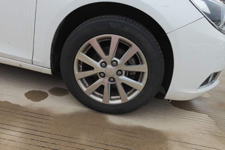 Used Chevrolet Malibu 2014 2.0L Automatic Luxury Edition Right Front Wheel Hub