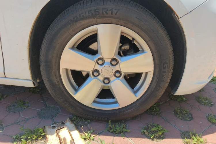 Used Chevrolet Malibu 2014 2.0L Automatic Comfort Edition Right Front Wheel Hub