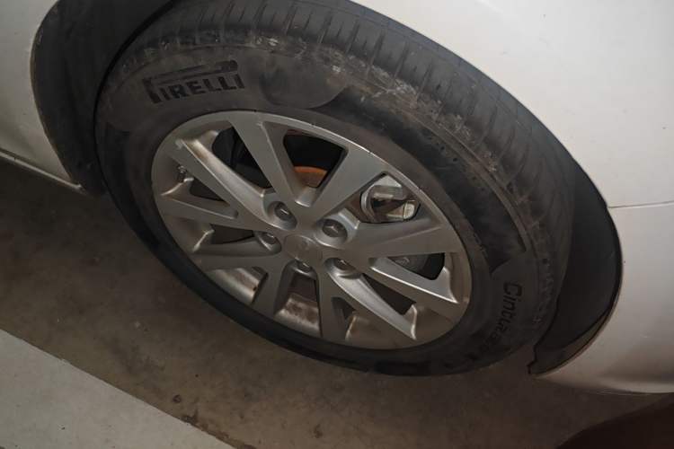 Used Chevrolet Malibu 2014 2.0L Automatic Luxury Edition Right Front Wheel Hub