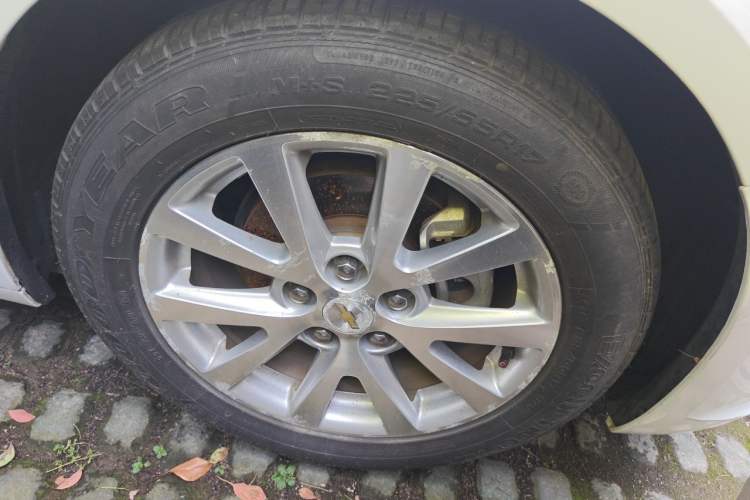 Used Chevrolet Malibu 2014 2.0L Automatic Luxury Edition Right Front Wheel Hub