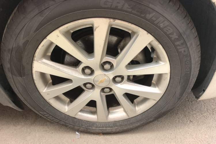 Used Chevrolet Malibu 2014 2.0L Automatic Comfort Edition Right Front Wheel Hub