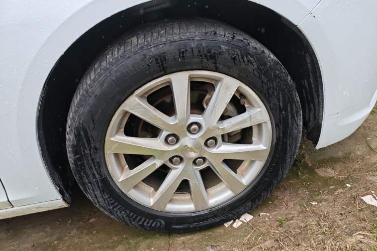 Used Chevrolet Malibu 2014 2.4L Automatic Luxury Edition Right Front Wheel Hub