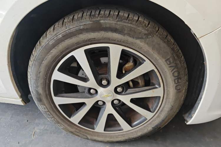 Used Chevrolet Malibu 2014 2.0L Automatic Luxury Edition Right Front Wheel Hub