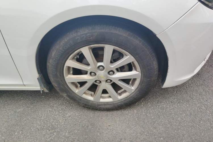 Used Chevrolet Malibu 2014 2.0L Automatic Luxury Edition Right Front Wheel Hub