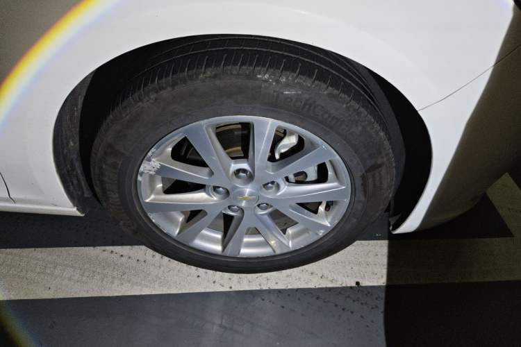 Used Chevrolet Malibu 2014 2.0L Automatic Luxury Edition Right Front Wheel Hub