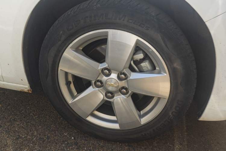 Used Chevrolet Malibu 2014 1.6T Automatic Comfort Edition Right Front Wheel Hub