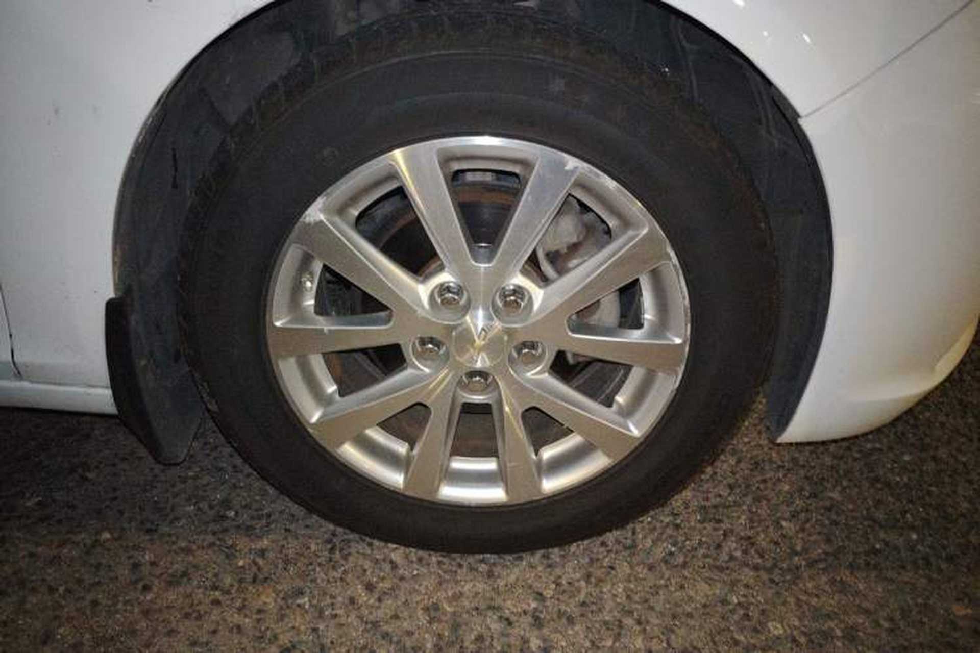 Used Chevrolet Malibu 2014 2.0L Automatic Comfort Edition Right Front Wheel Hub