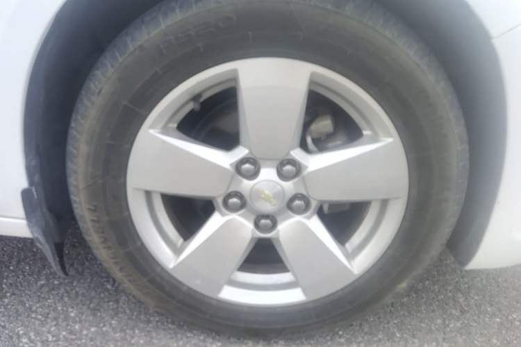 Used Chevrolet Malibu 2014 2.0L Automatic Comfort Edition Right Front Wheel Hub