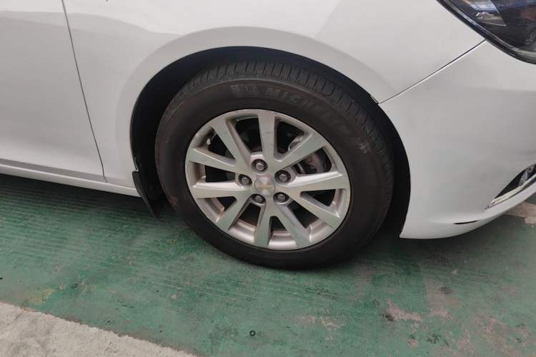 Used Chevrolet Malibu 2014 2.0L Automatic Luxury Edition Right Front Wheel Hub