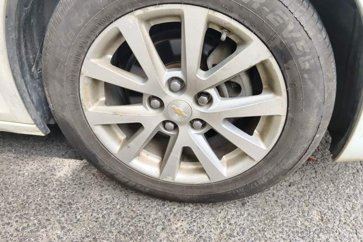 Used Chevrolet Malibu 2014 2.0L Automatic Luxury Edition Right Front Wheel Hub