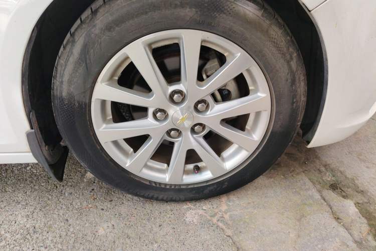 Used Chevrolet Malibu 2014 2.0L Automatic Luxury Edition Right Front Wheel Hub