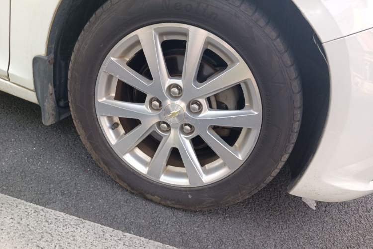 Used Chevrolet Malibu 2014 2.0L Automatic Luxury Edition Right Front Wheel Hub