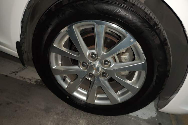 Used Chevrolet Malibu 2014 2.0L Automatic Luxury Edition Right Front Wheel Hub