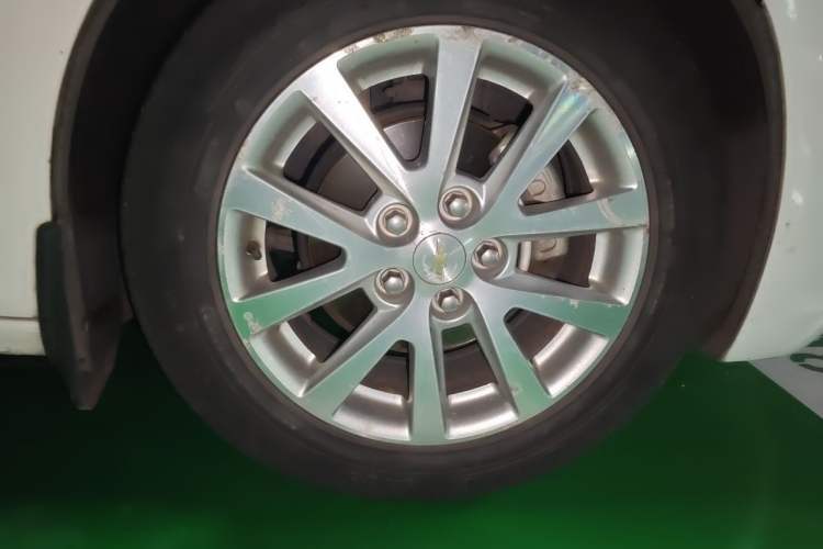 Used Chevrolet Malibu 2014 2.0L Automatic Comfort Edition Right Front Wheel Hub