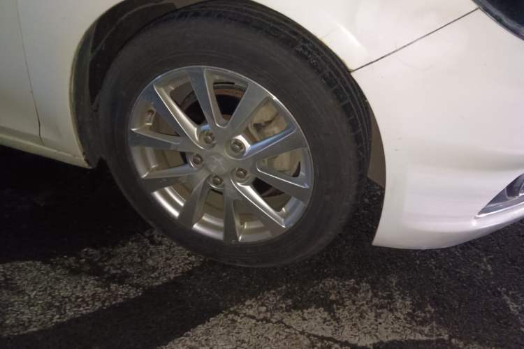 Used Chevrolet Malibu 2014 2.0L Automatic Luxury Edition Right Front Wheel Hub