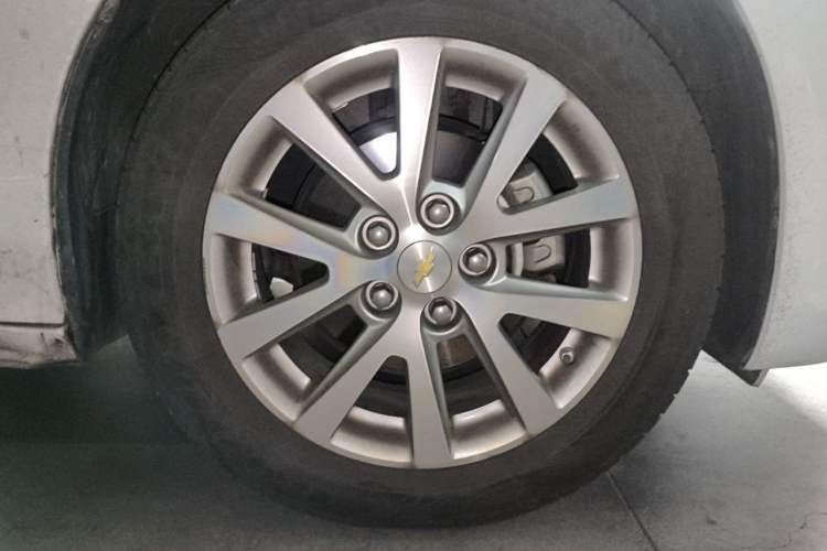 Used Chevrolet Malibu 2014 2.0L Automatic Luxury Edition Right Front Wheel Hub