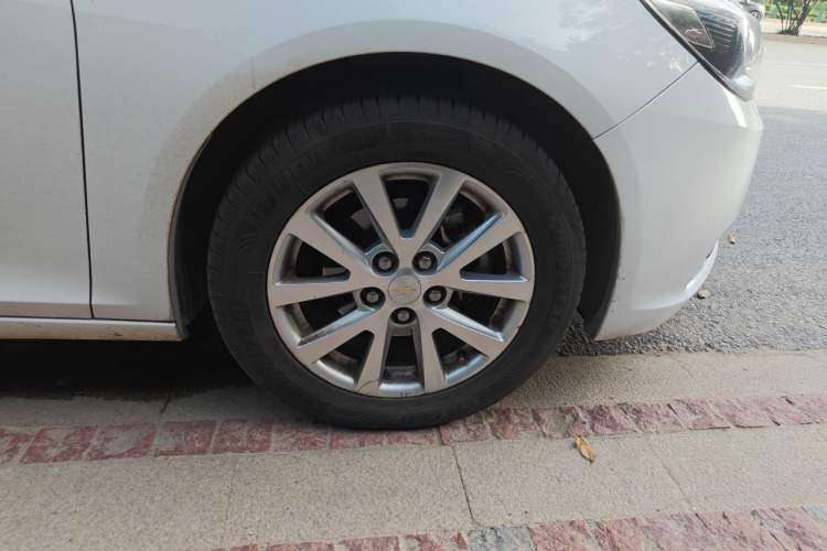 Used Chevrolet Malibu 2014 2.0L Automatic Luxury Edition Right Front Wheel Hub