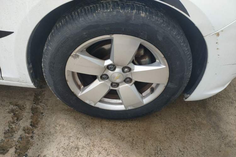 Used Chevrolet Malibu 2014 2.0L Automatic Comfort Edition Right Front Wheel Hub