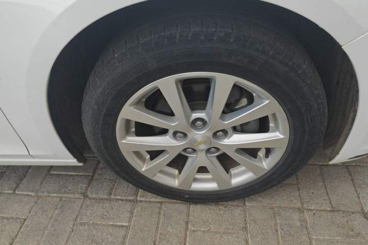 Used Chevrolet Malibu 2014 2.0L Automatic Luxury Edition Right Front Wheel Hub