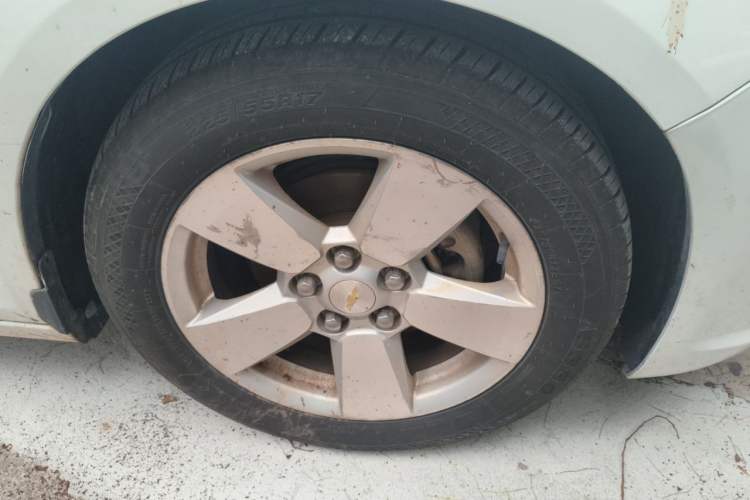 Used Chevrolet Malibu 2014 2.0L Automatic Comfort Edition Right Front Wheel Hub