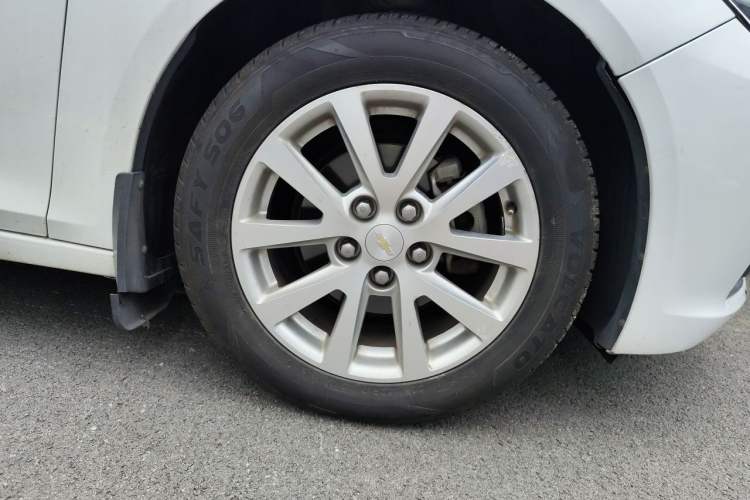 Used Chevrolet Malibu 2014 2.0L Automatic Luxury Edition Right Front Wheel Hub