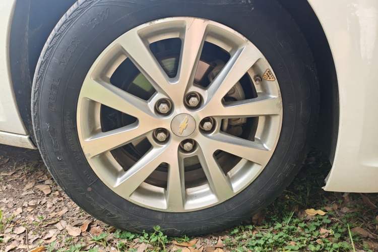 Used Chevrolet Malibu 2014 2.0L Automatic Luxury Edition Right Front Wheel Hub