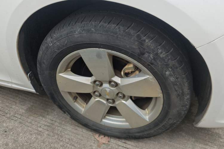 Used Chevrolet Malibu 2014 2.0L Automatic Comfort Edition Right Front Wheel Hub