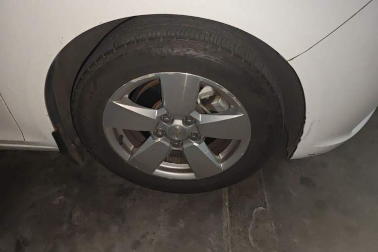 Used Chevrolet Malibu 2014 1.6T Automatic Comfort Edition Right Front Wheel Hub