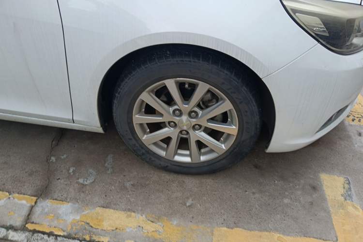 Used Chevrolet Malibu 2014 2.0L Automatic Luxury Edition Right Front Wheel Hub