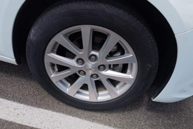 Used Chevrolet Malibu 2014 2.4L Automatic Luxury Edition Right Front Wheel Hub