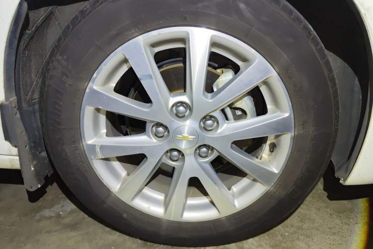 Used Chevrolet Malibu 2014 2.4L Automatic Luxury Edition Right Front Wheel Hub