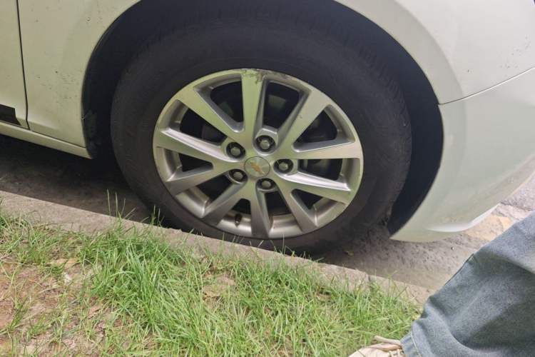 Used Chevrolet Malibu 2014 2.0L Automatic Luxury Edition Right Front Wheel Hub