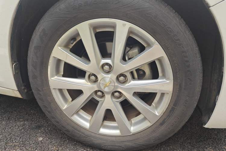 Used Chevrolet Malibu 2014 2.0L Automatic Luxury Edition Right Front Wheel Hub