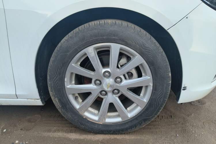 Used Chevrolet Malibu 2014 2.0L Automatic Luxury Edition Right Front Wheel Hub
