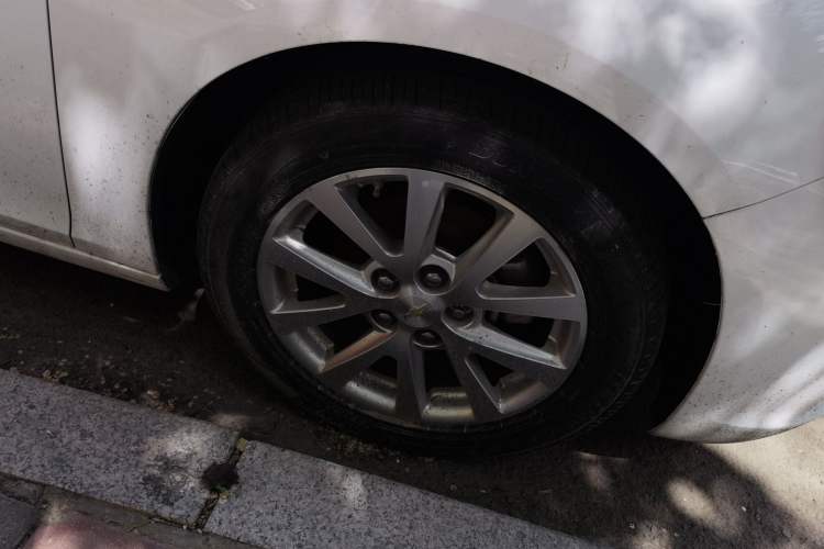Used Chevrolet Malibu 2014 2.0L Automatic Luxury Edition Right Front Wheel Hub
